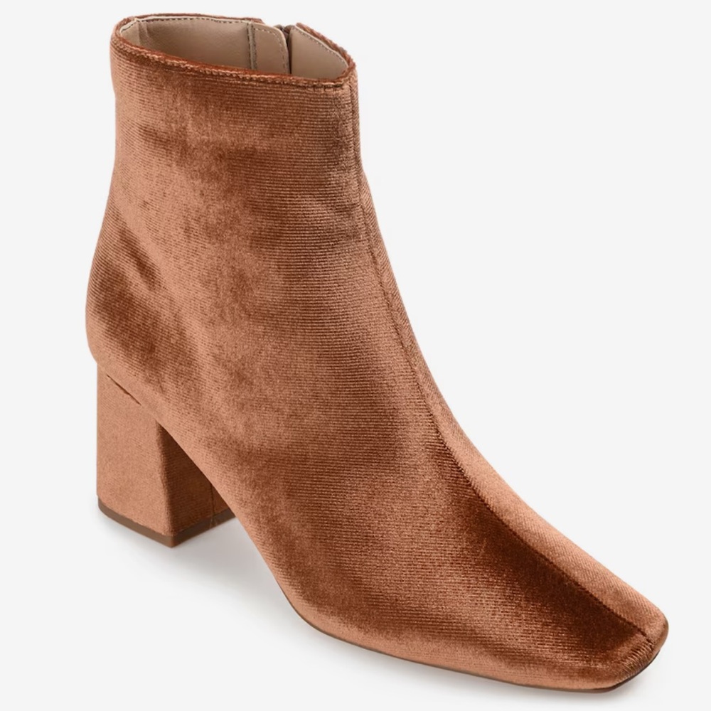 Journee Collection Hazara Bootie
NIB Size 6